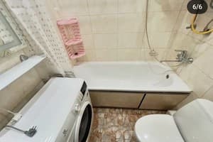 в центре, возле Медицинского университета 5